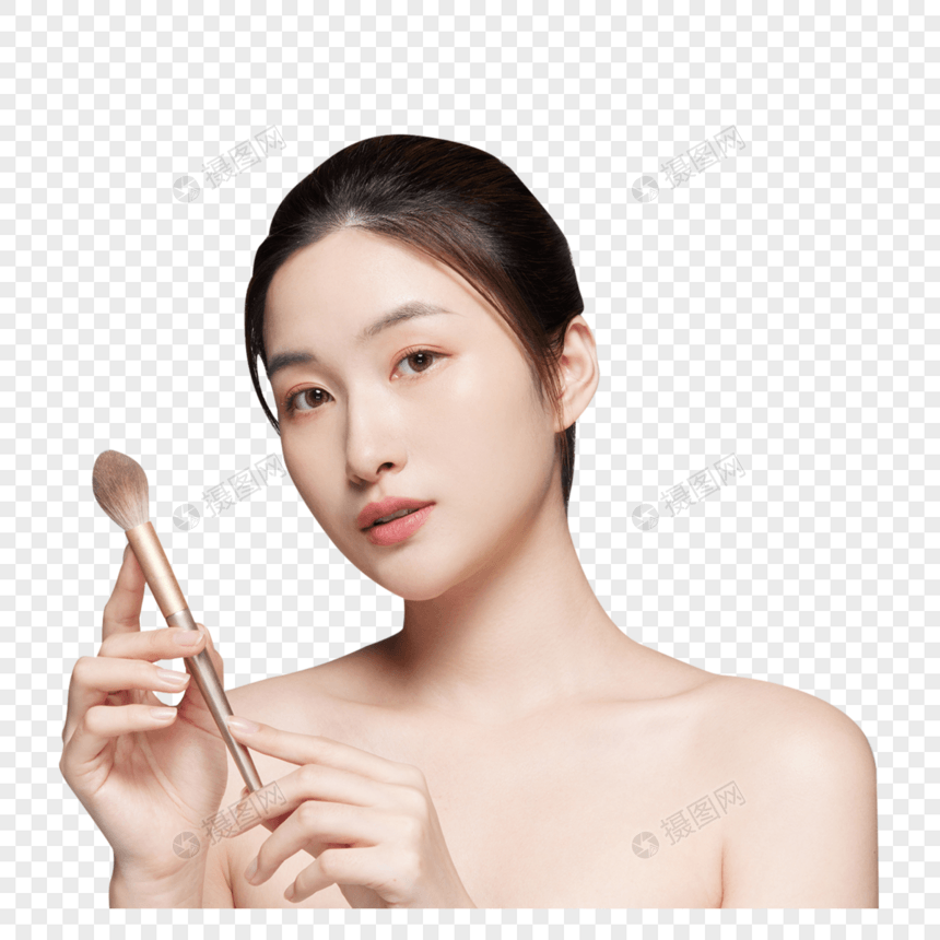 女性拿粉笔刷化妆图片