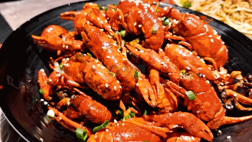 香辣可口的美食小龙虾GIF图片