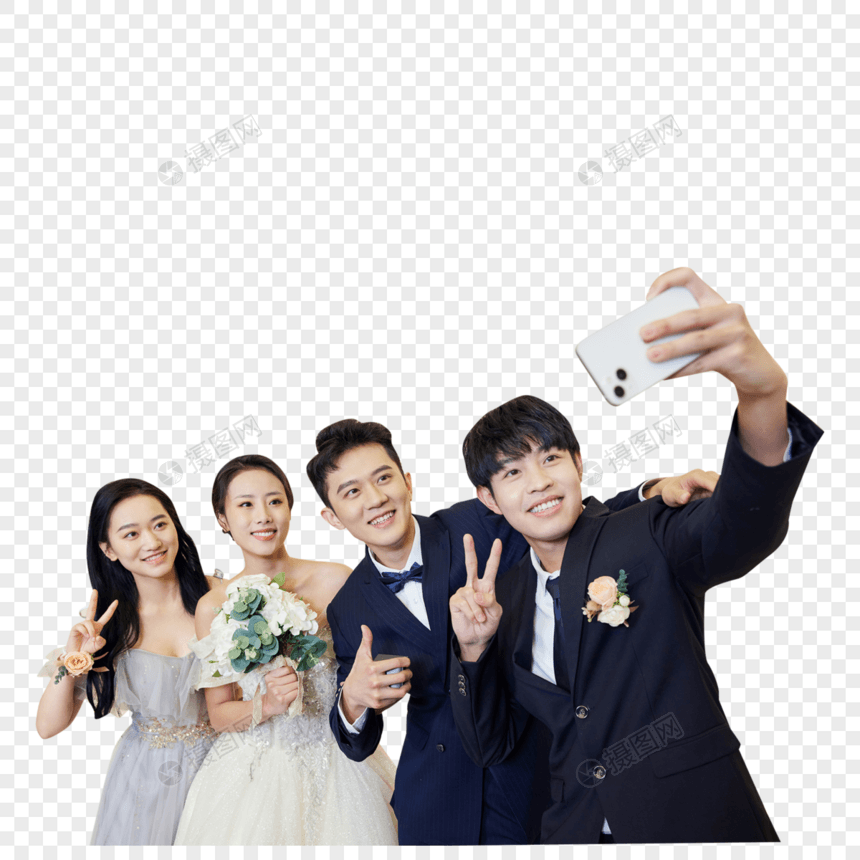 新郎新娘与伴郎伴娘拿手机自拍图片