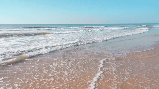 夏季海滩酒吧实拍海浪沙滩自然风景视频GIF高清图片