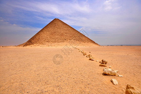 埃及达舒尔的红金字塔图片