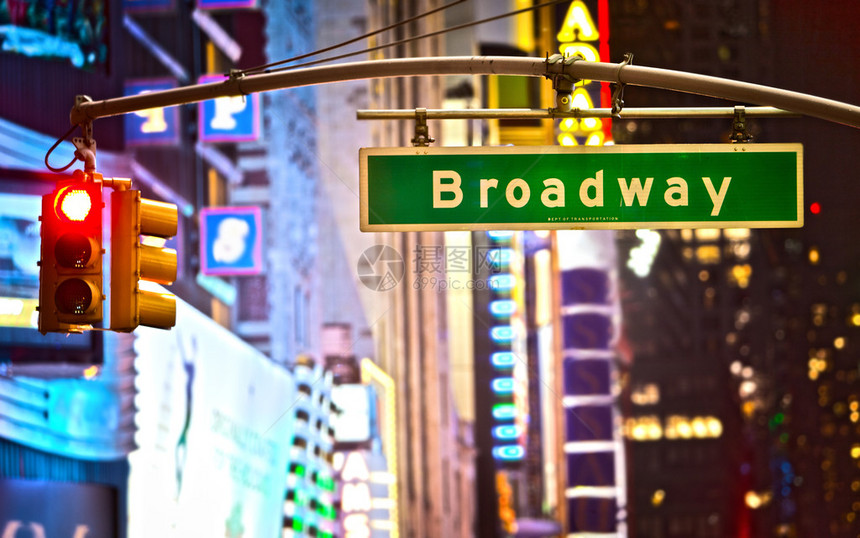 纽约市夜间百老汇标志和红灯图片