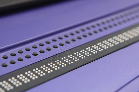 紫色电子盲文显示器图片