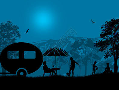 蓝色夜晚在美丽的露营地扎营的家图片