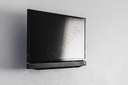 挂在墙壁背景上的黑色LCD或LED背景图片