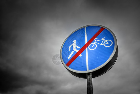 禁止人员通行和骑自行图片