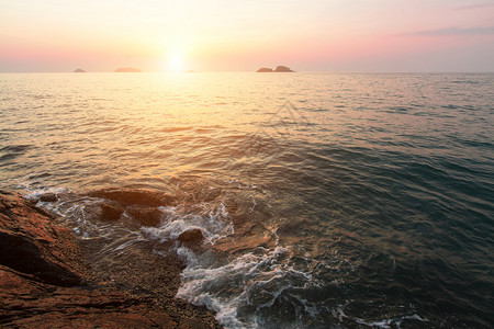 美丽的夏日海上日落图片