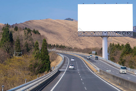 乡村道路的广告布牌空白图片
