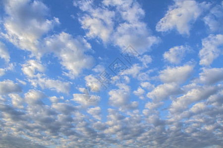 美丽的天空与云彩的背景积云抬头看特写抽象的图片