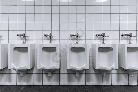 黑白公共洗手间清洁男厕图片