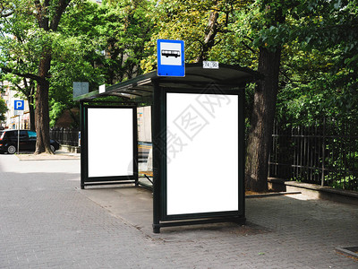 公共汽车电站避难所街道广告的白色空地广告牌模型标牌背景图片