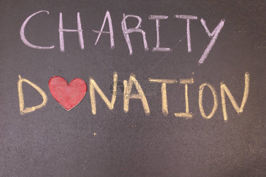 慈善捐款笔迹有彩色粉笔和心图片