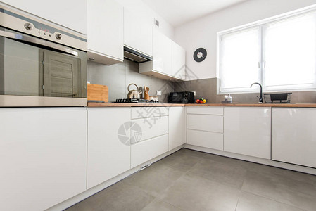 Neat现代白色厨房图片