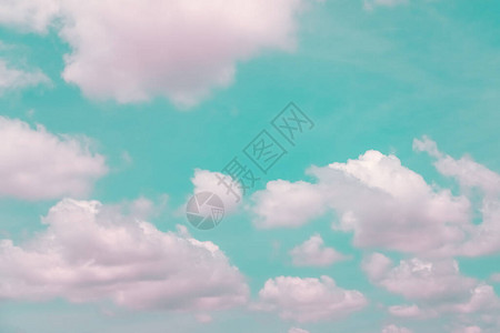 蓝色天空和白色粉面条的光彩云抽象微小背景图片