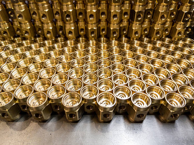 全铜水管三通一个抽象的工业特写背景闪亮的铜金属线形六插画