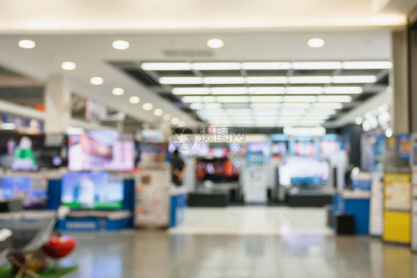 电视智能电视4K超高清家庭娱乐显示器在电子百货商店货架上抽象