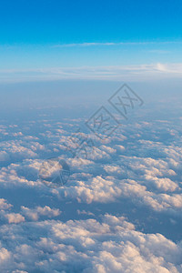 机上拍蓝天白云的天空背景图片