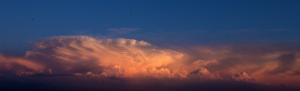 飞机空间背景云之色彩 火烧云背景