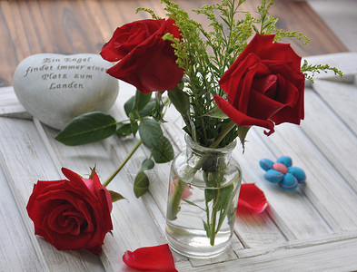 情人节单朵玫瑰玻璃器里的玫瑰花背景