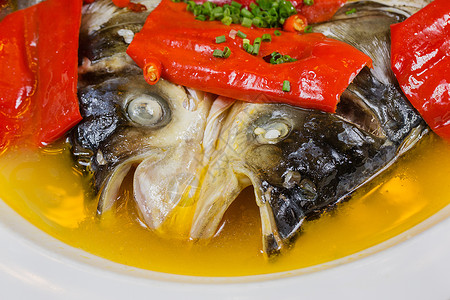红椒鱼头食物辣鱼头高清图片