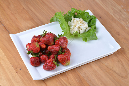 食用百合餐桌上的草莓背景