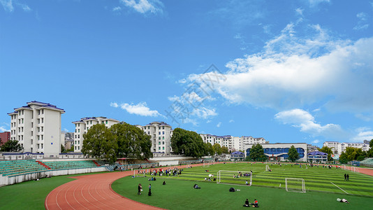 蓝天下的校园一景背景图片
