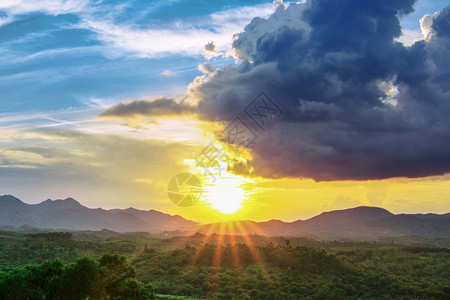 太阳西下夕阳西下背景