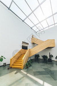 人物设计艺术空间木质楼梯背景图片