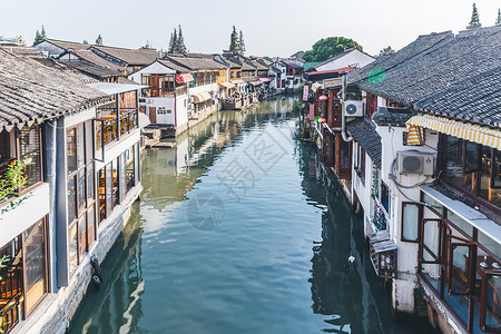 云通道朱家角古镇河岸边古建筑群背景