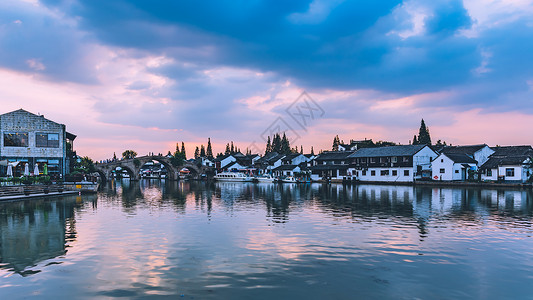 纸灯笼上海朱家角古镇日落火烧云背景