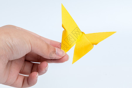 黄色蝴蝶折纸工艺景物纸质背景图片