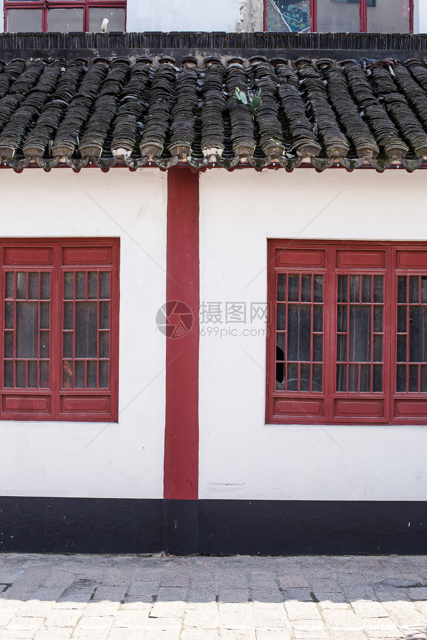 白墙红窗朱角镇古镇建筑图片