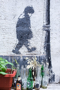 酒瓶墙绘朱家角古镇度假图片