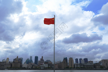 上海外滩国旗高扬图片