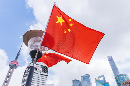 人民大团结红旗国庆象征上海陆家嘴背景