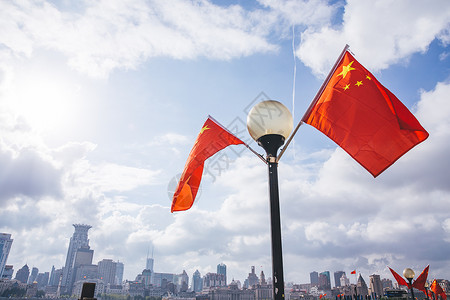 2周年庆典上海外滩为五星红旗背景