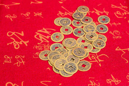 中国风清代铜钱平铺拍摄背景图片