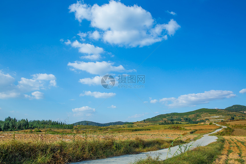 乡村小路 乡下小路 田野 秋收 小山村 田间小路 山间田野图片