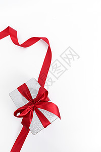 圣诞树状丝带系蝴蝶结的礼物素材背景