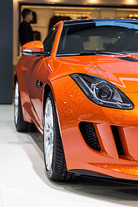 橙色高级豪华汽车车头图片