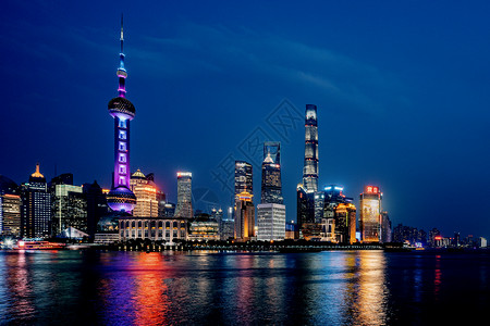 上海外滩黄浦江东方明珠夜景背景图片