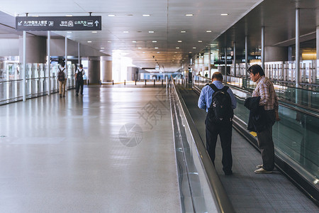 人来人往的上海机场图片