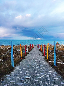 静谧的青海湖图片