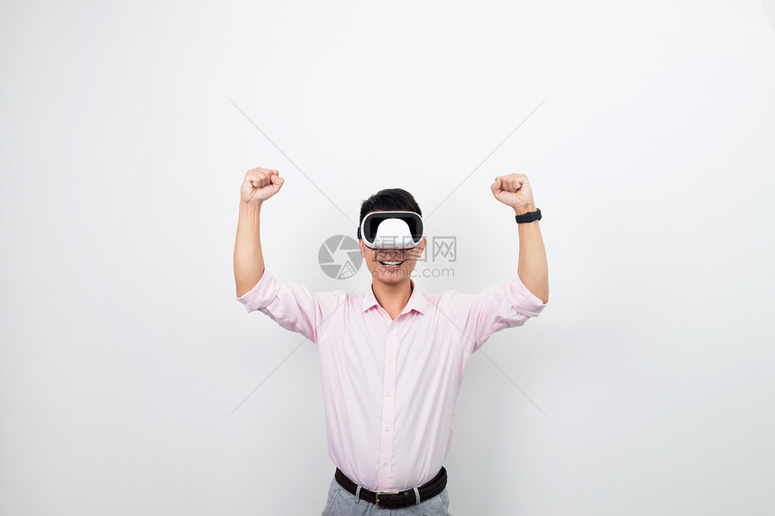 虚拟现实VR欢呼正面动作图片