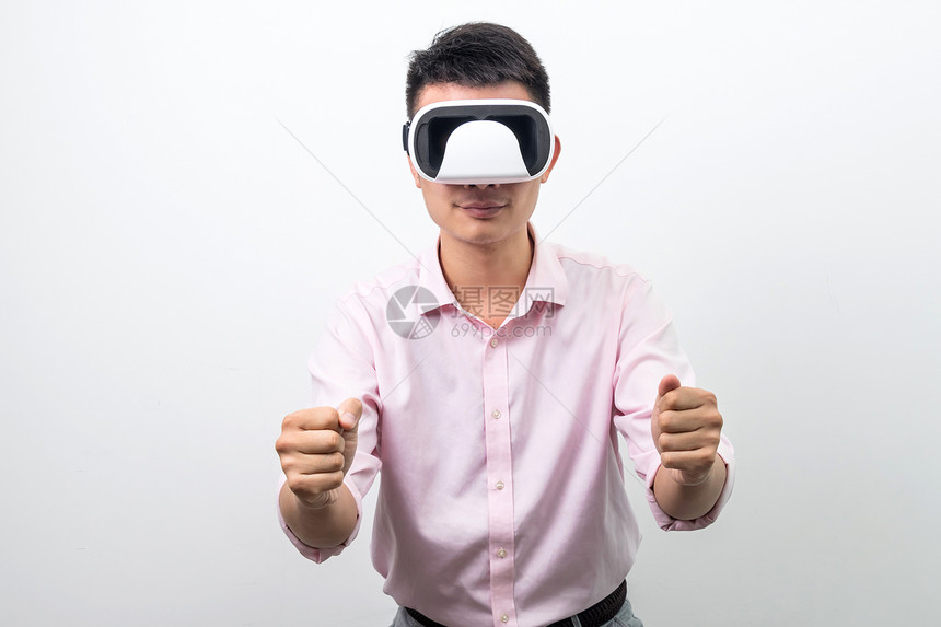虚拟现实VR开车动作图片