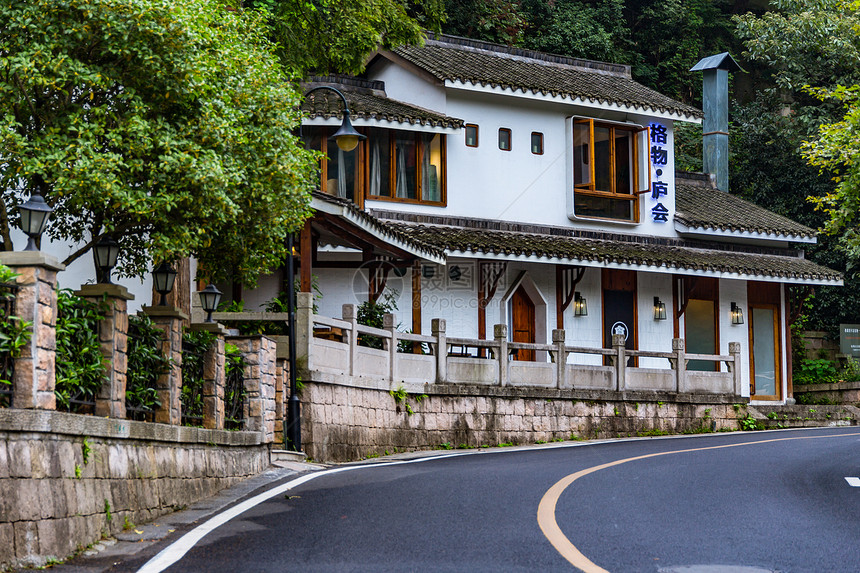 向前向上的道路图片