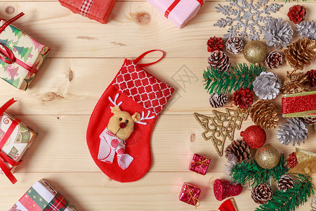 红色卷绕彩带圣诞节装饰品木板装扮背景背景