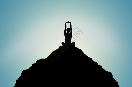 冥想背景人在山顶做瑜珈的剪影设计图片