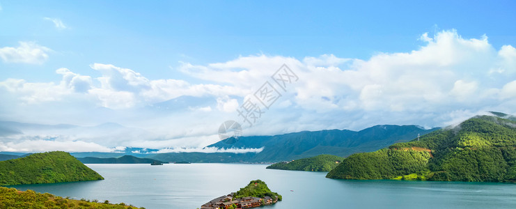 山水天蓝天水库高清图片