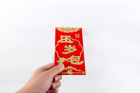 年轻男性春节红包展示棚拍图片